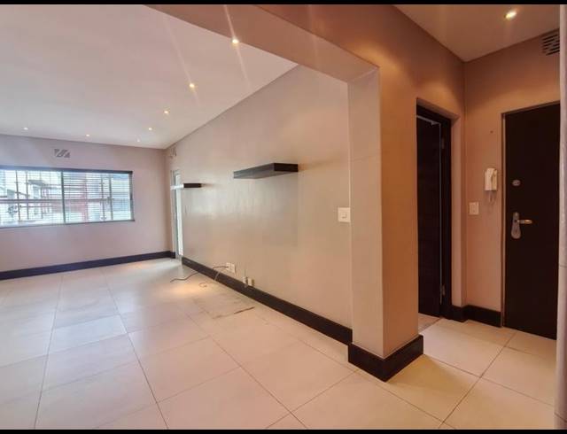 2 BEDROOM PROPERTY TO RENT IN SEA POINT UPPER